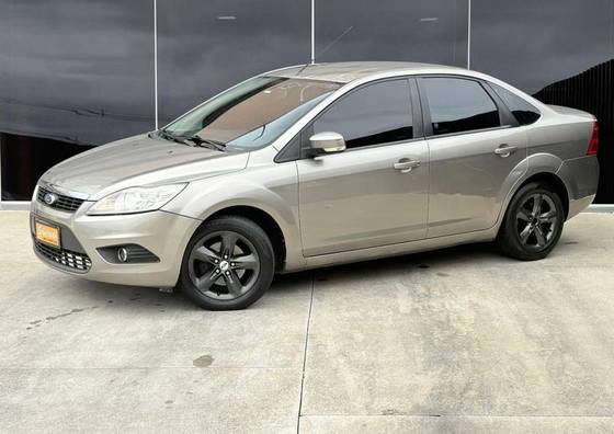 FORD FOCUS 2.0 GHIA 16V GASOLINA 4P AUTOMÁTICO